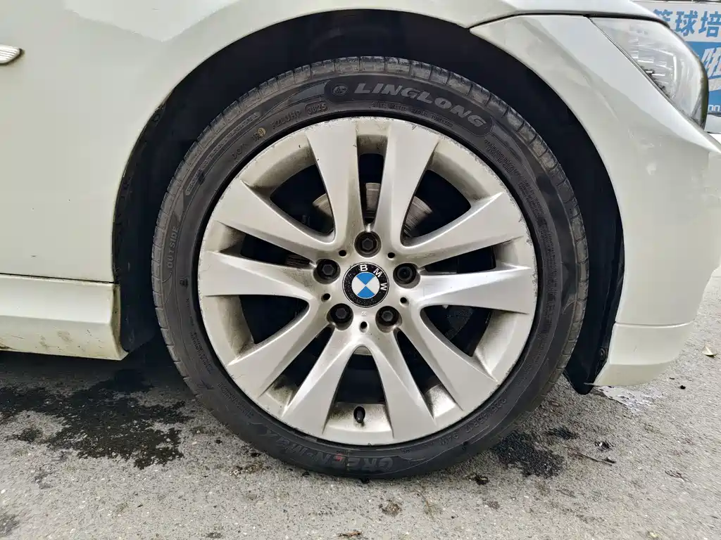BMW 3 Series 2011 — фото 15
