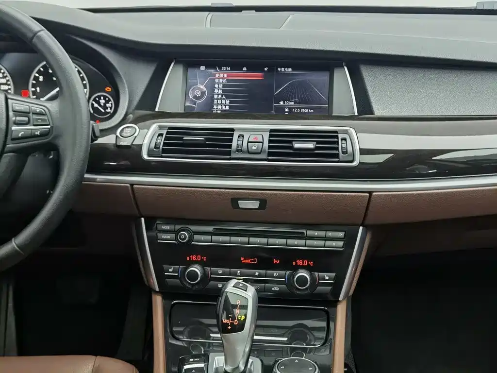 BMW 5 Series GT 2015 — фото 12