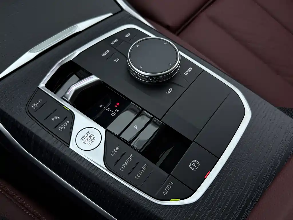 BMW 3 Series 2025 — фото 11
