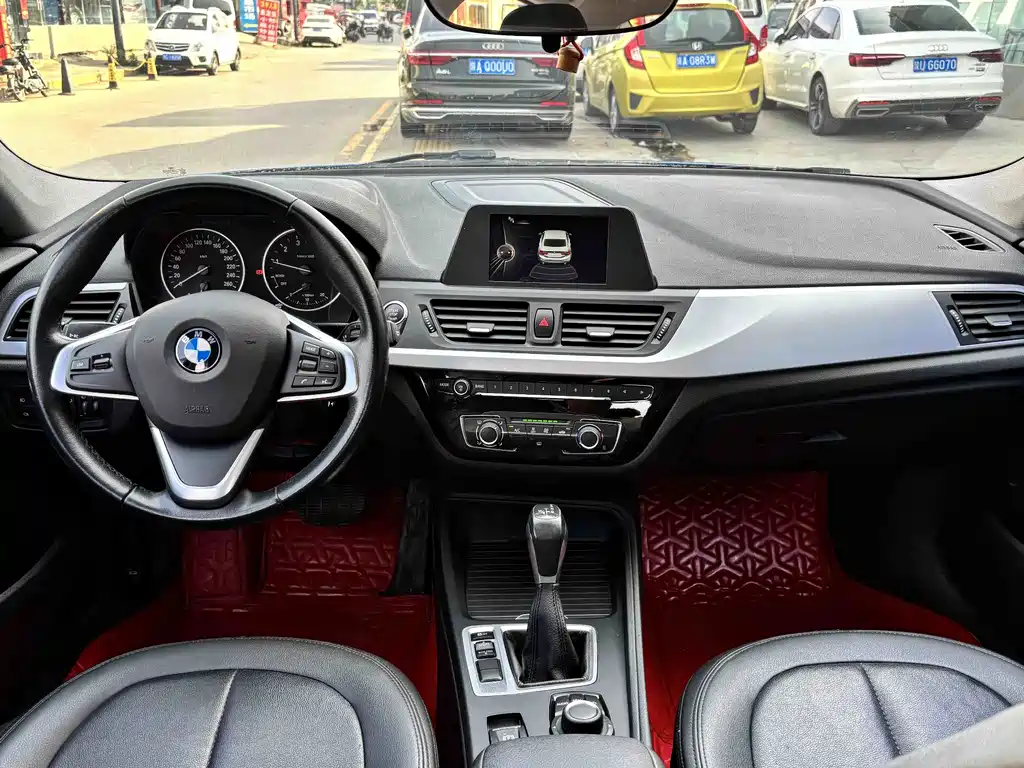 BMW 1 Series 2018 — фото 9
