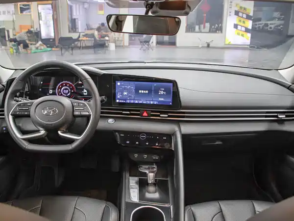 Hyundai Elantra 2023