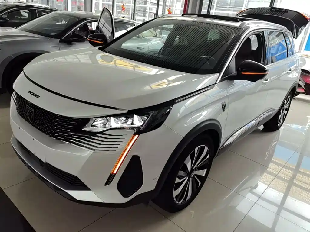 Peugeot 5008 2023 — фото 1