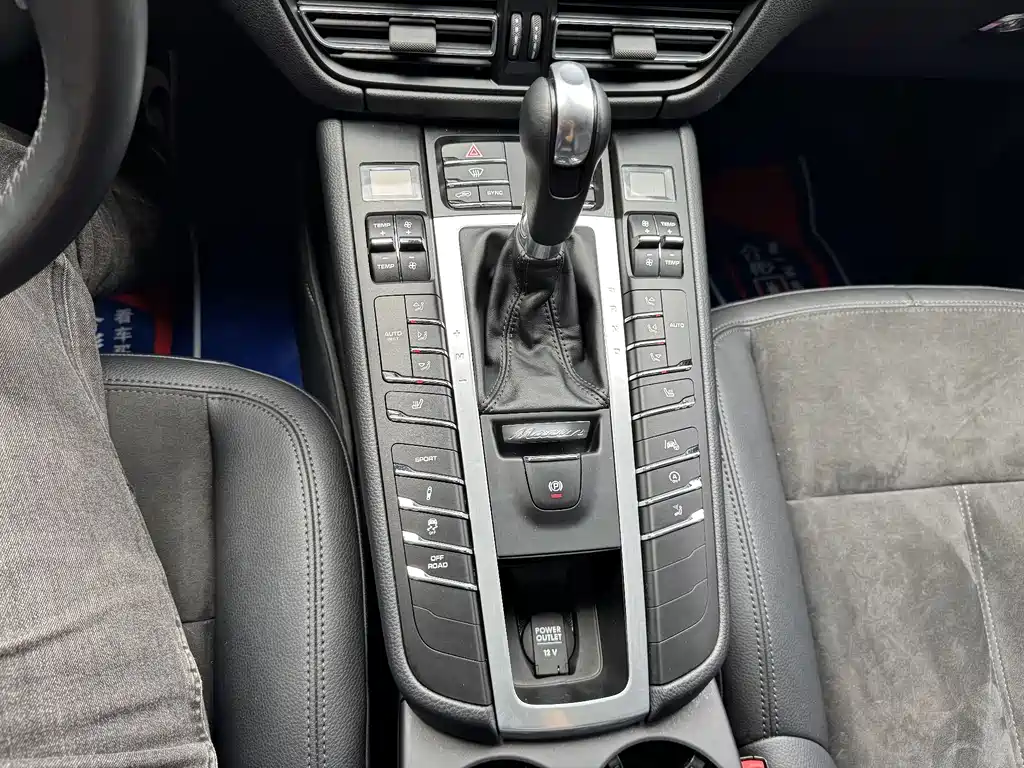 Porsche Macan 2020 — фото 15