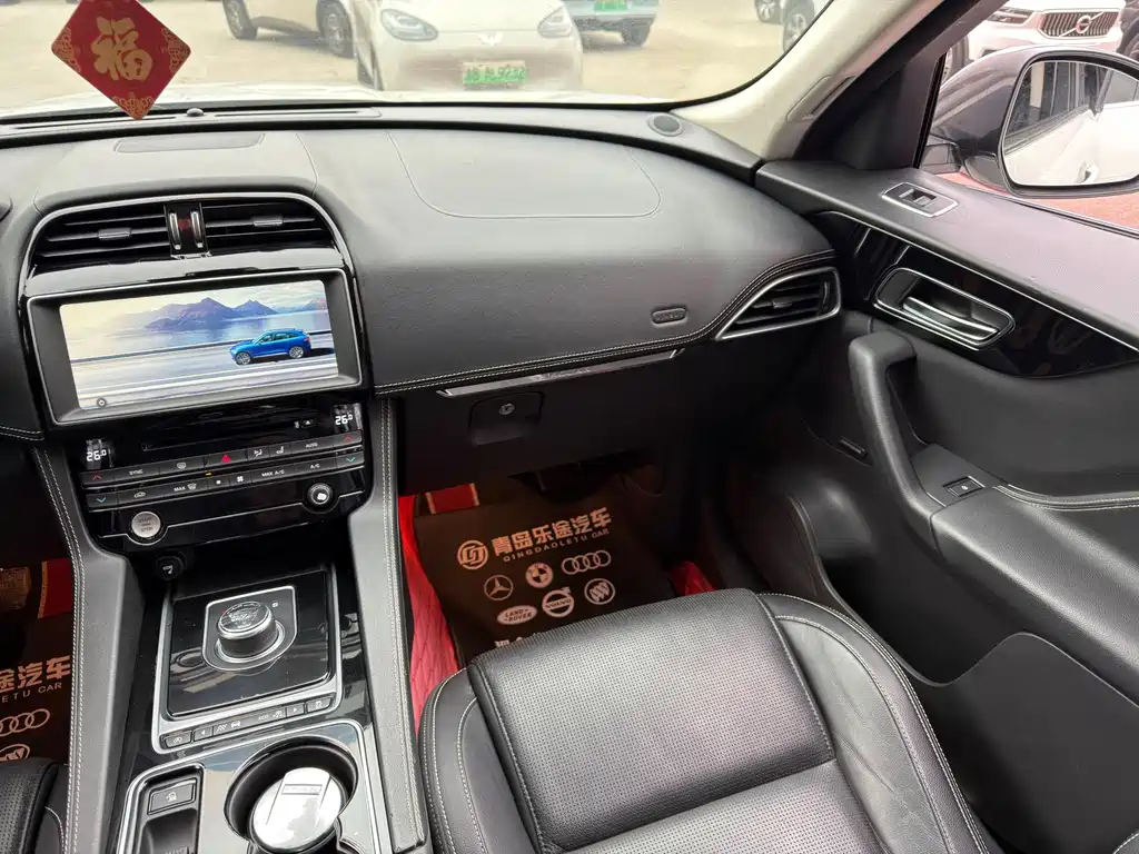 Jaguar F-PACE 2016 — фото 12