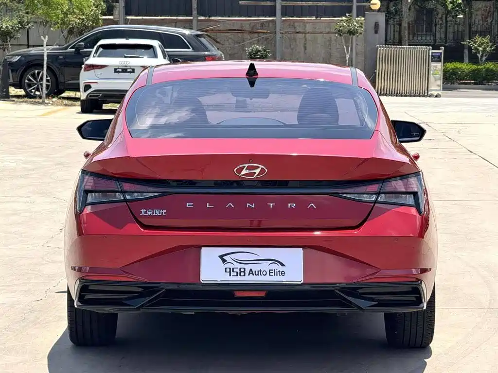 Hyundai Elantra 2023 — фото 10