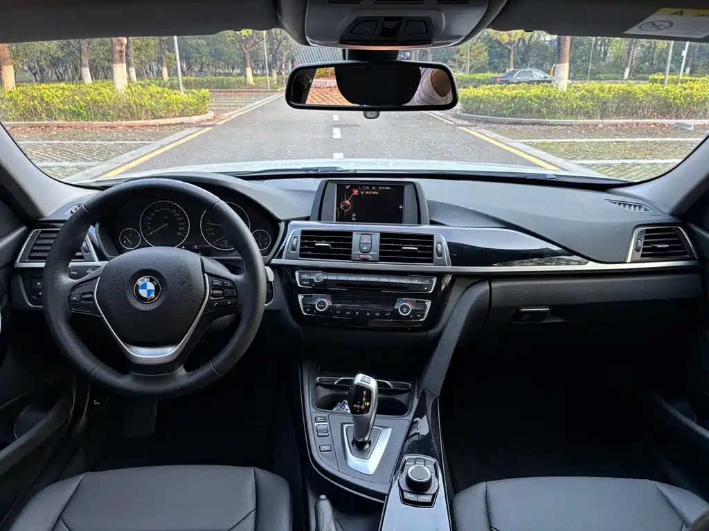 BMW 3 Series 2017 — фото 8