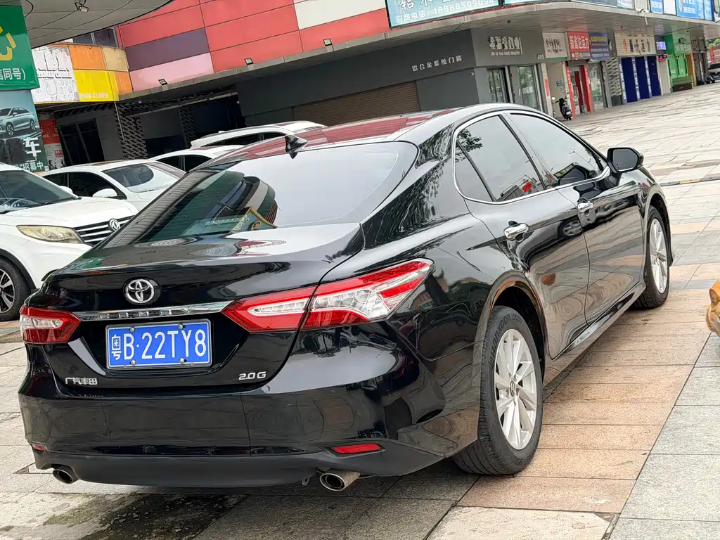 Toyota Camry 2021 — фото 4