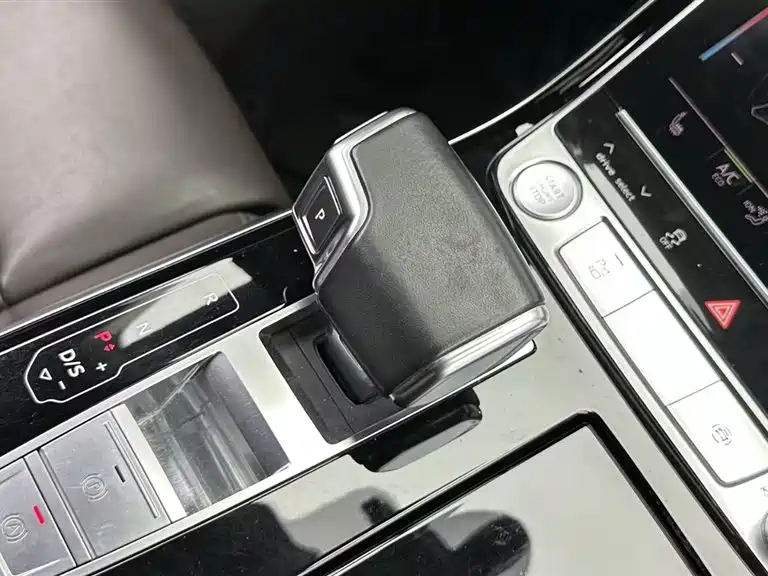 Audi A8 2020 — фото 10