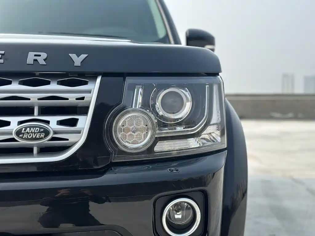 Land Rover Discovery 2014 — фото 15