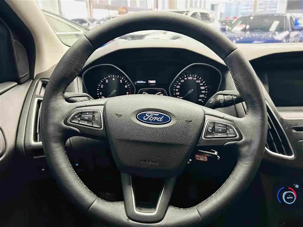 Ford Focus 2017 — фото 15