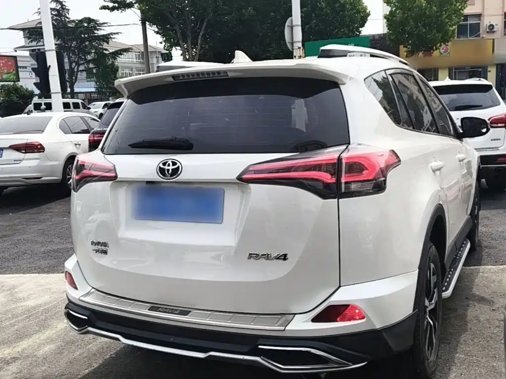Toyota RAV4 2018 — фото 7