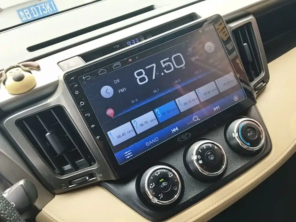 Toyota RAV4 2018 — фото 13