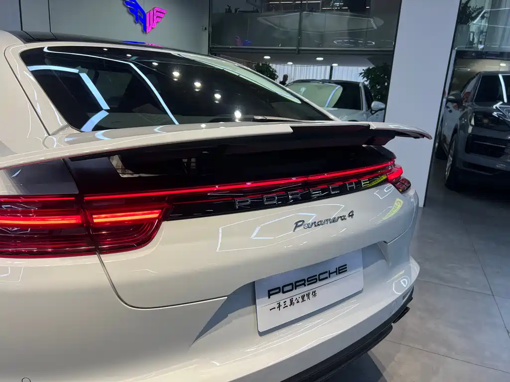 Porsche Panamera 2018 — фото 18