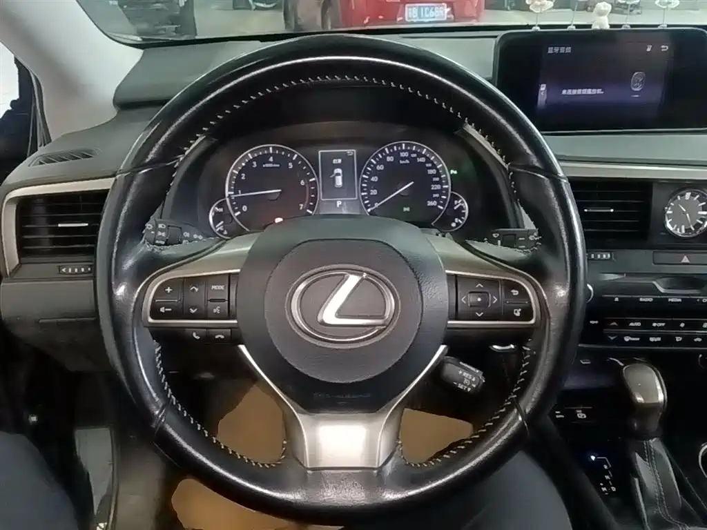 Lexus RX 2018 — фото 11