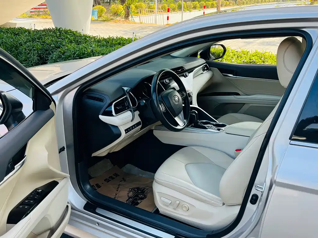 Toyota Camry 2019 — фото 10