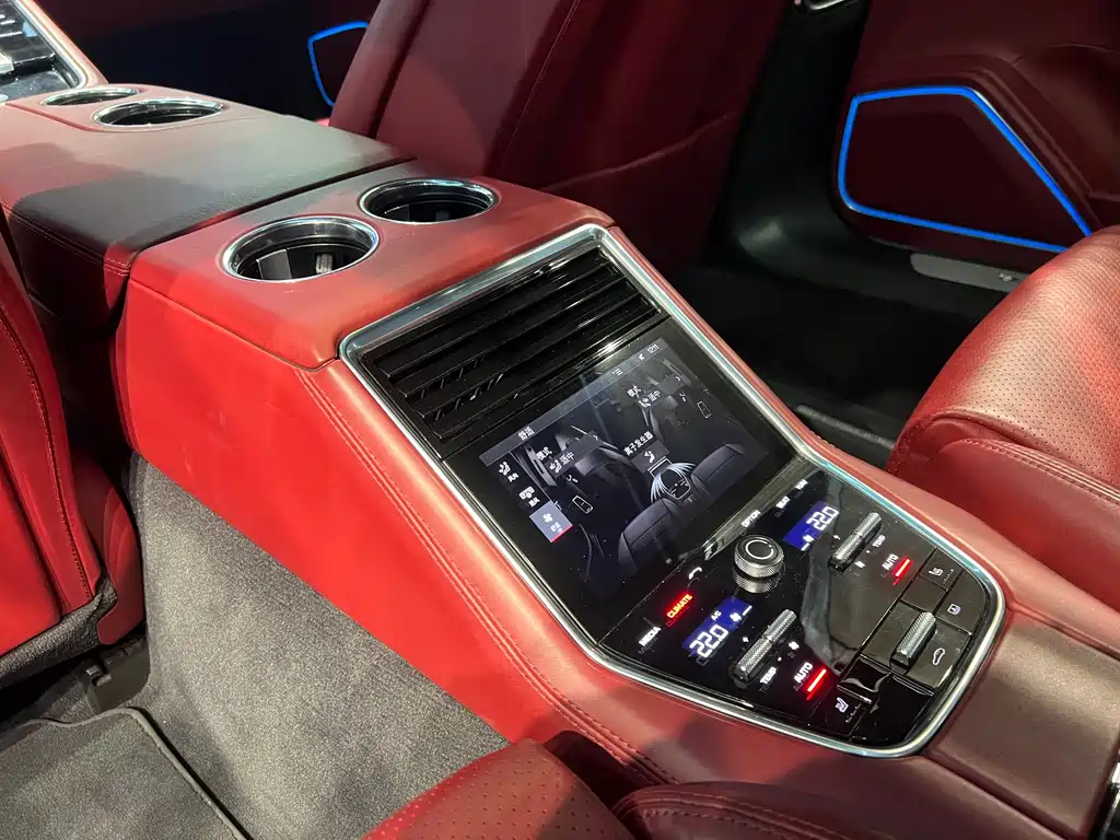 Porsche Panamera 2018 — фото 13