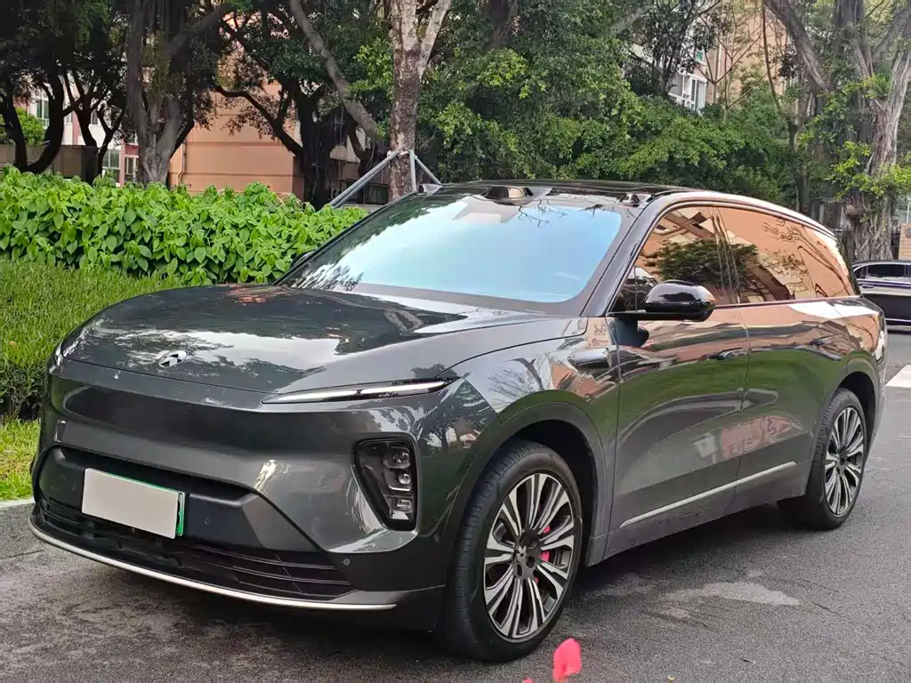 NIO ES8 2024