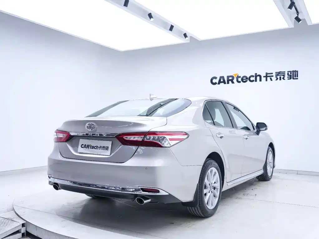Toyota Camry 2024 — фото 20