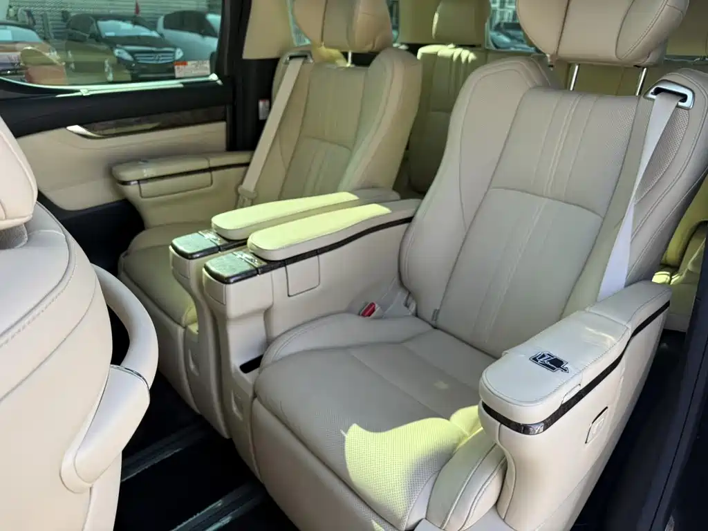 Toyota Vellfire 2020 — фото 8