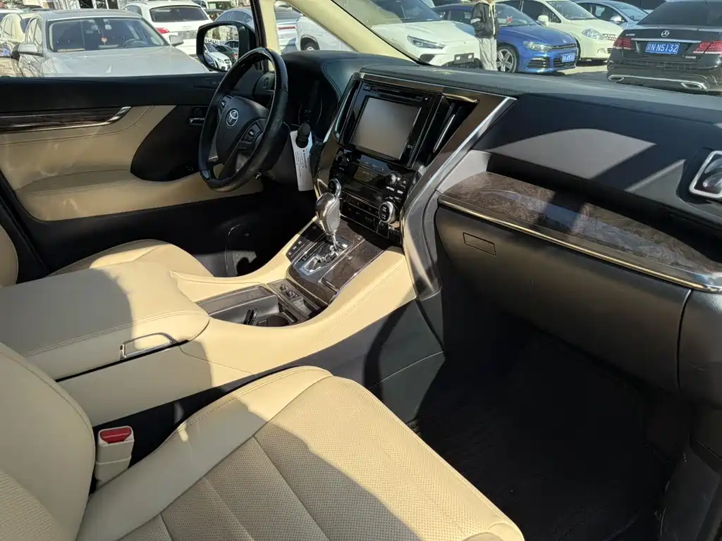 Toyota Vellfire 2020 — фото 18