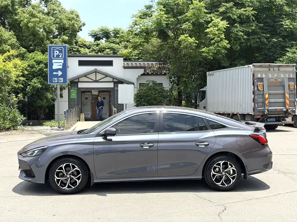 MG MG5 2020