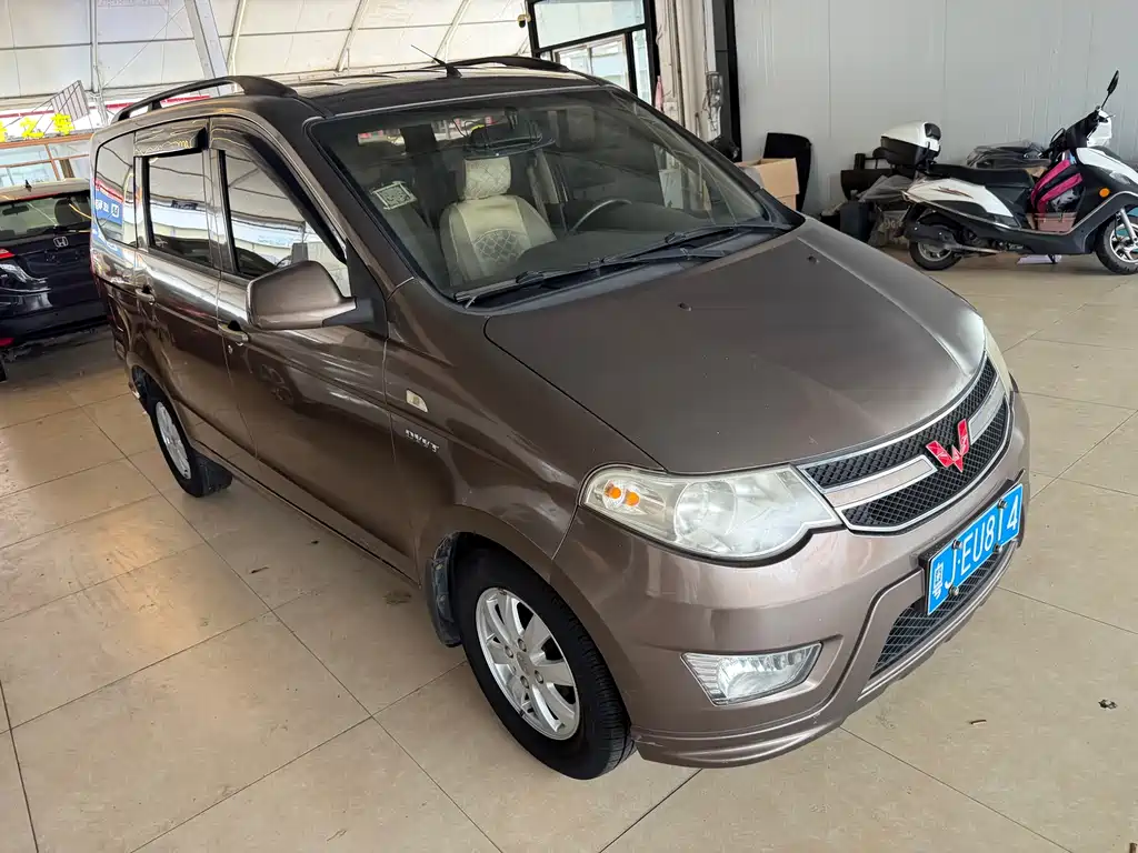 Wuling Hongguang 2015 — фото 2
