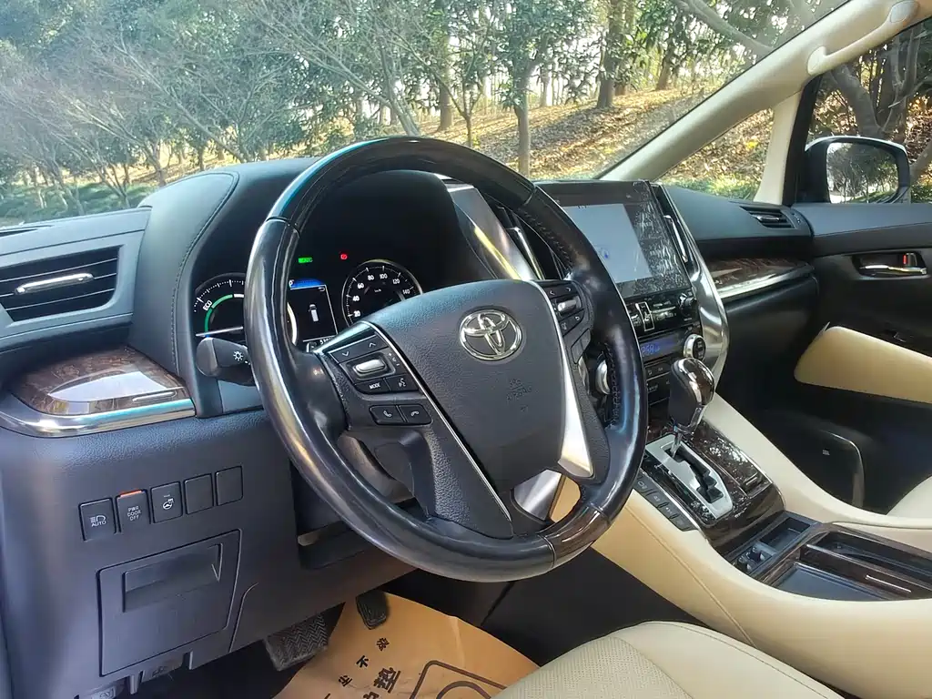 Toyota Alphard 2022 — фото 8