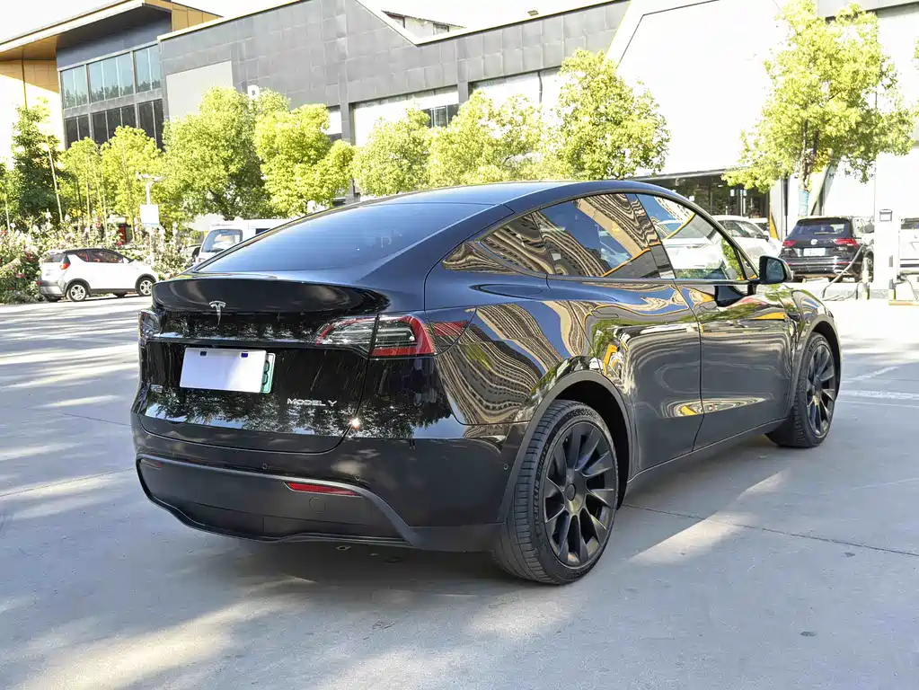 Tesla Model Y 2022 — фото 11