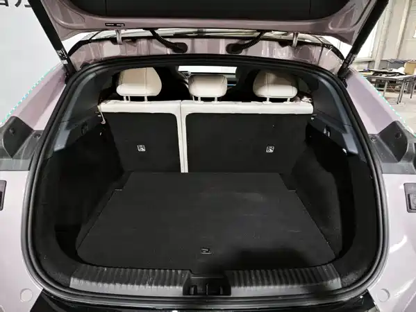 Lynk & Co Z20 2025