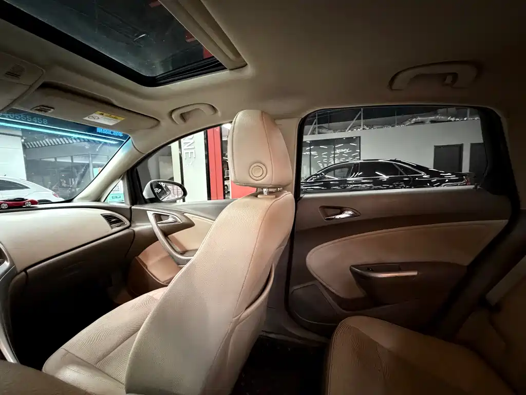 Buick Excelle 2014 — фото 18