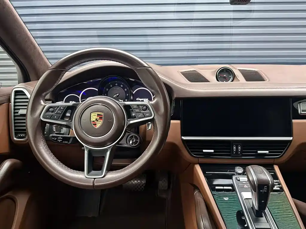 Porsche Cayenne 2023 — фото 11