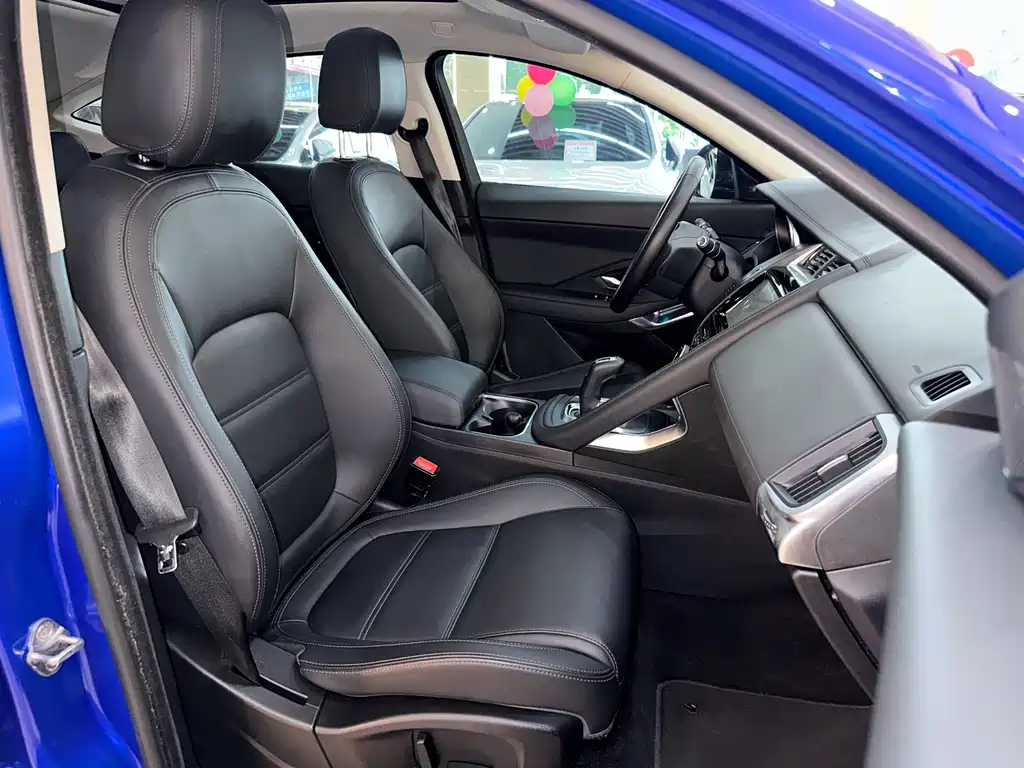 Jaguar E-PACE 2020 — фото 13