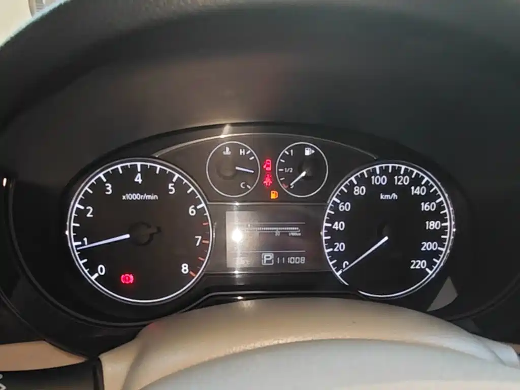 Nissan Tiida 2015 — фото 12
