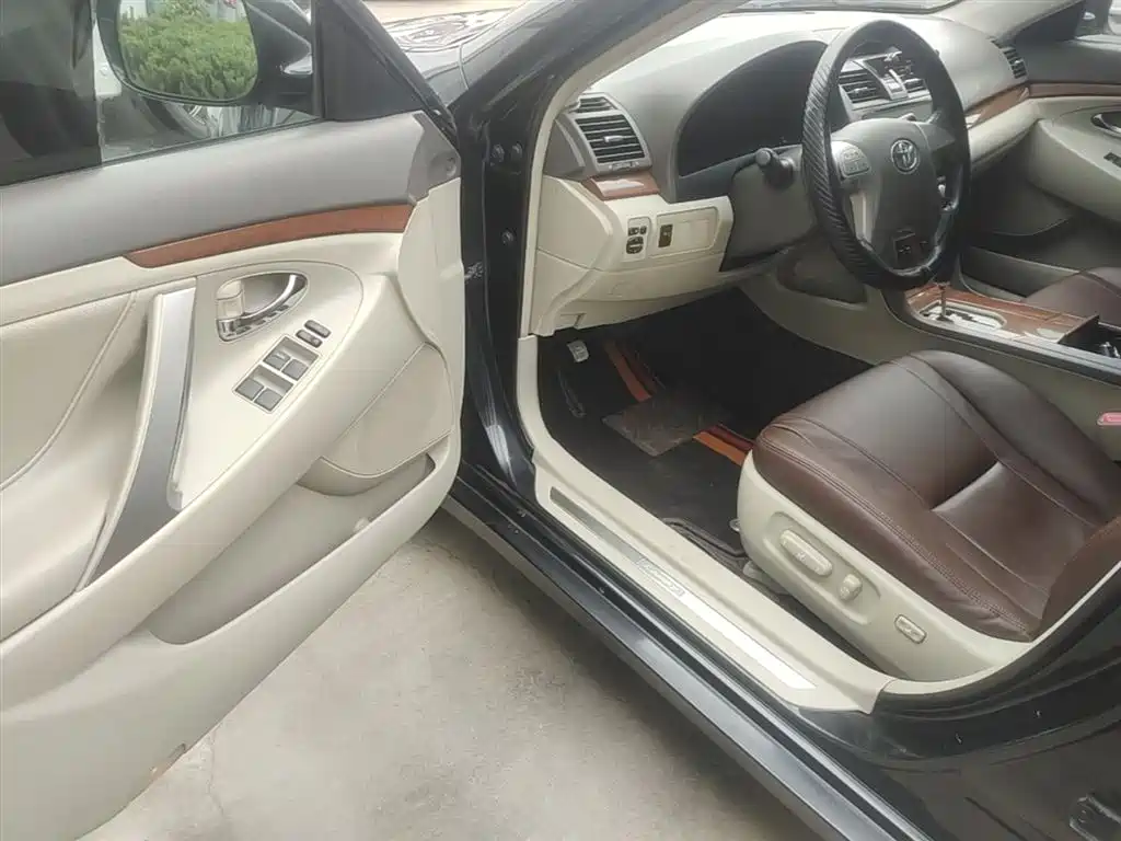 Toyota Camry 2015 — фото 16