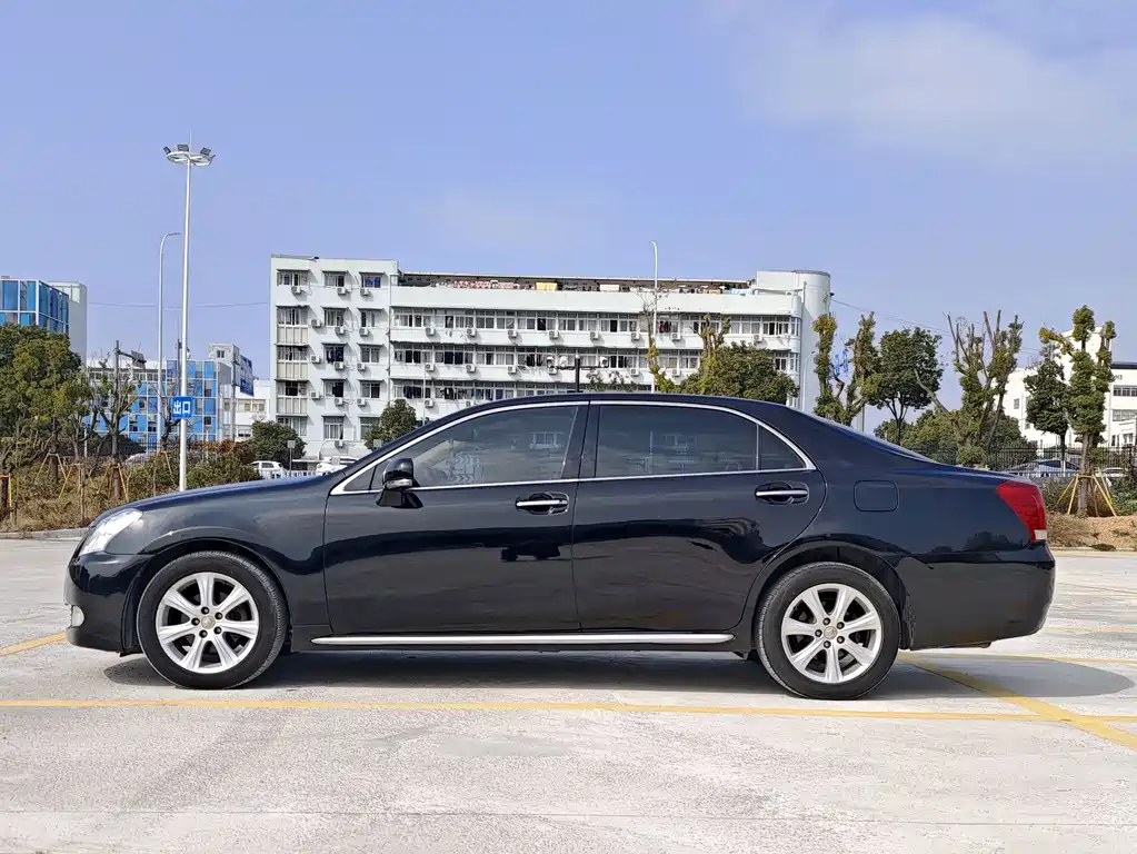 Toyota Crown 2010 — фото 2