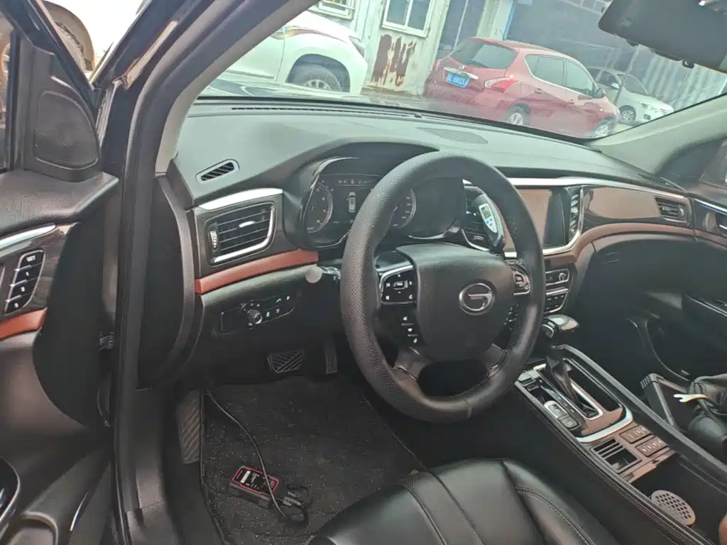 GAC Motor Trumpchi GS8 2017 — фото 10