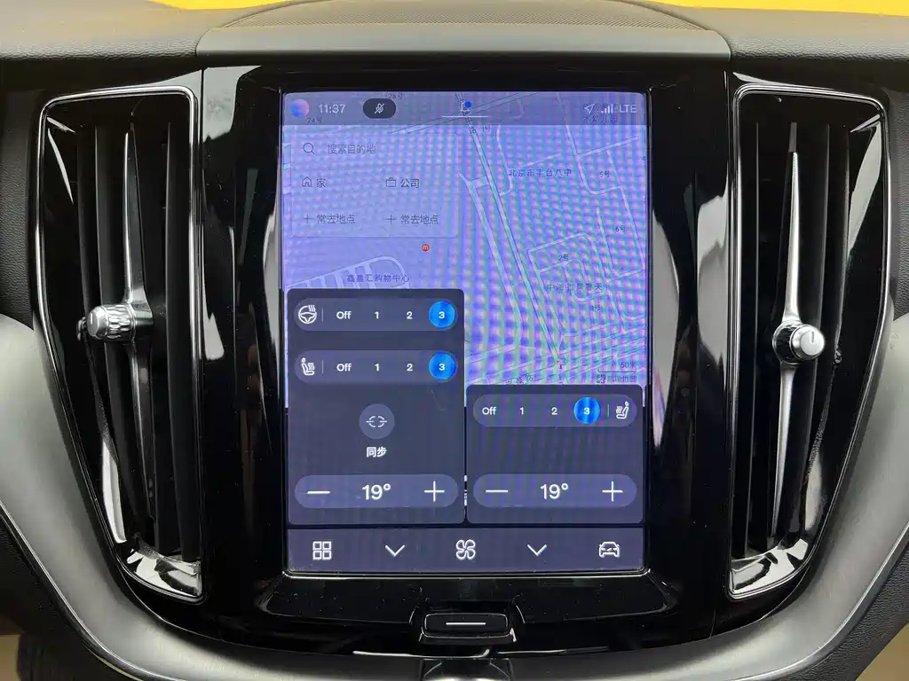 Volvo XC60 2022 — фото 10