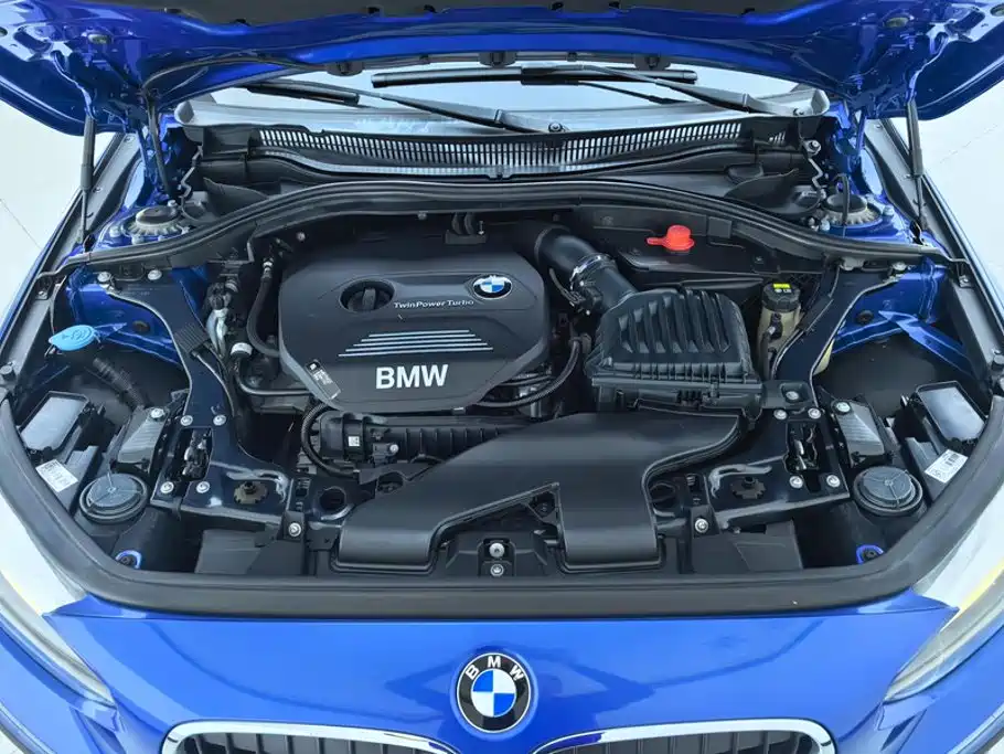 BMW 1 Series 2018 — фото 10