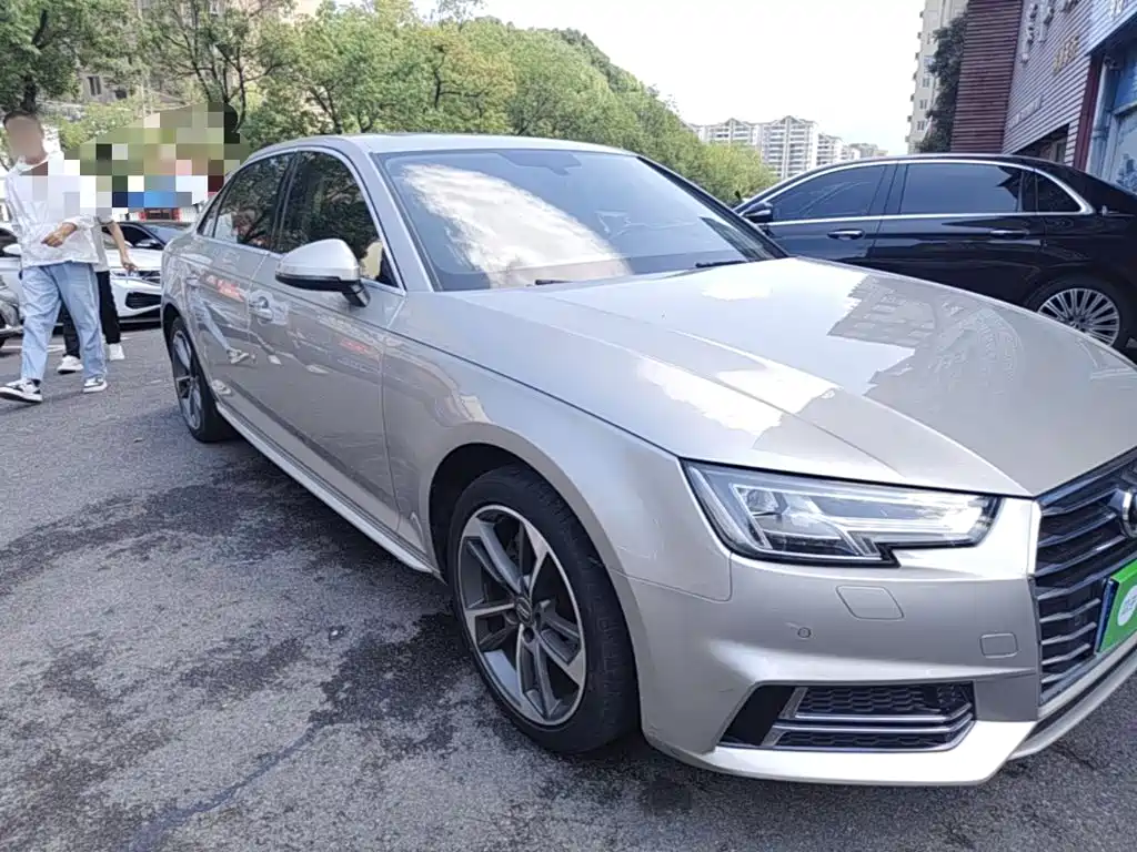 Audi A4L 2019
