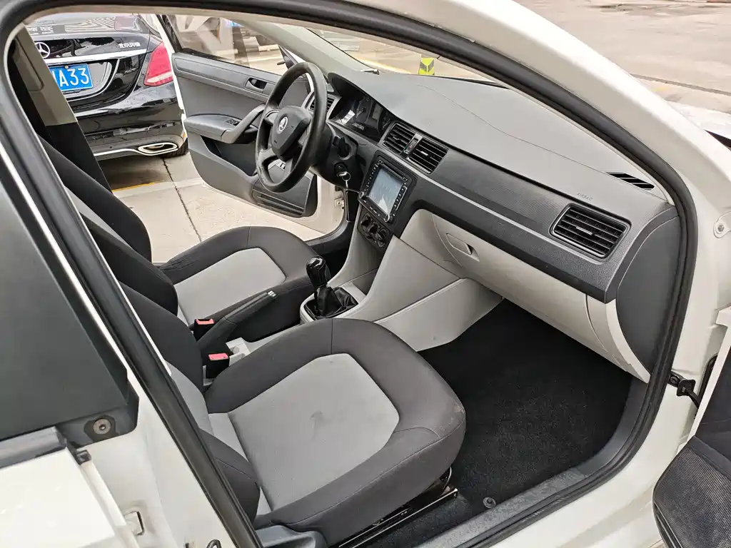 Skoda Rapid 2014 — фото 12