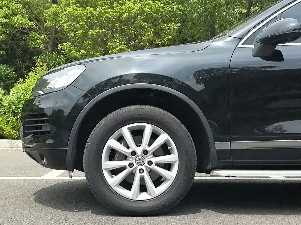 Volkswagen Touareg 2011 — фото 10