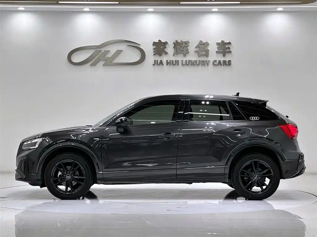 Audi Q2L 2023 — фото 4