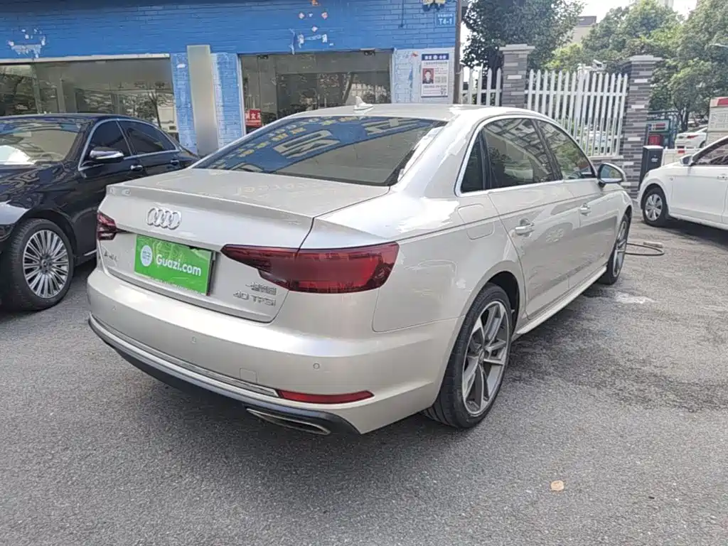 Audi A4L 2019