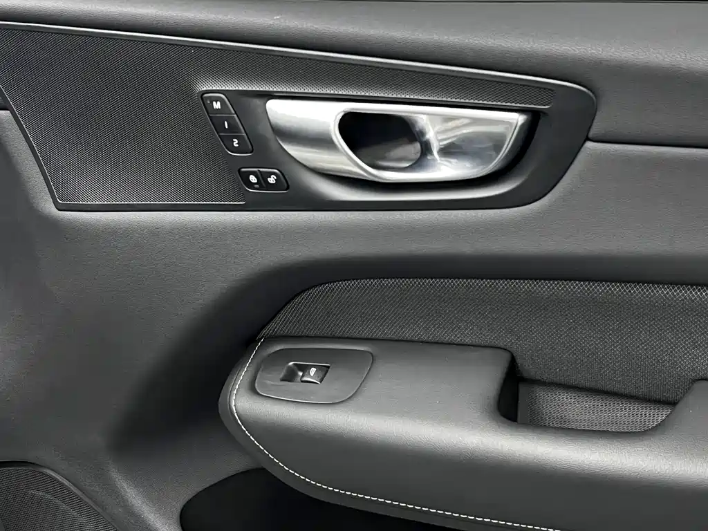 Volvo XC60 2024 — фото 34