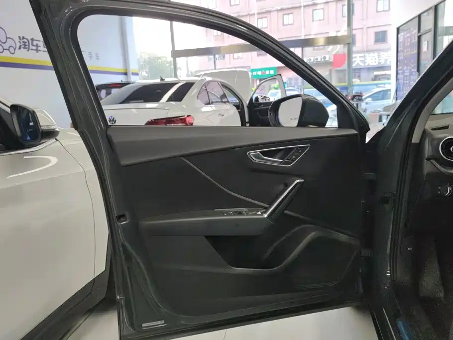 Audi Q2L 2020