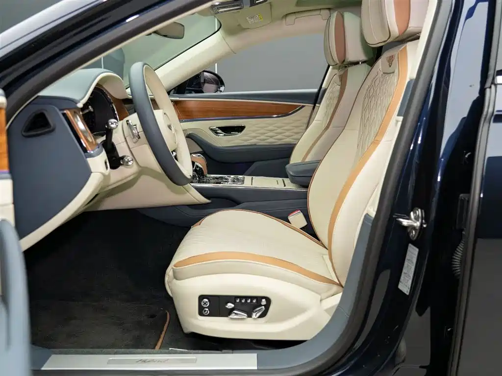Bentley Flying Spur PHEV 2023 — фото 8