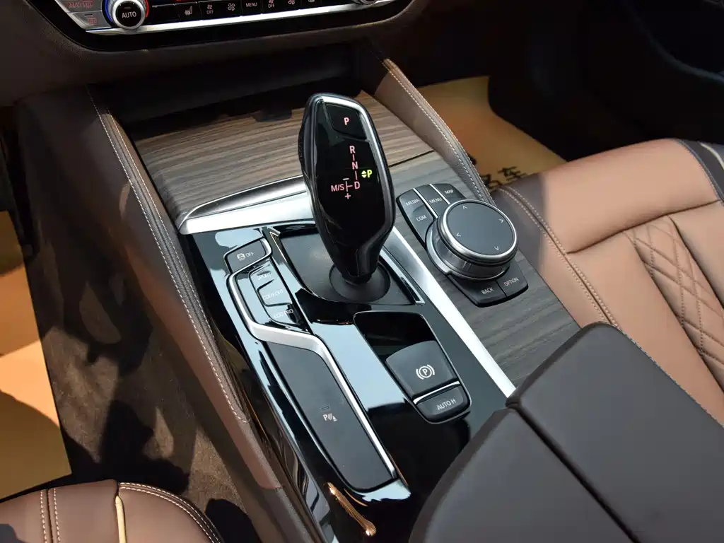 BMW 5 Series 2020 — фото 18