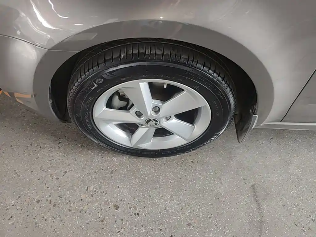 Skoda Octavia 2015 — фото 23