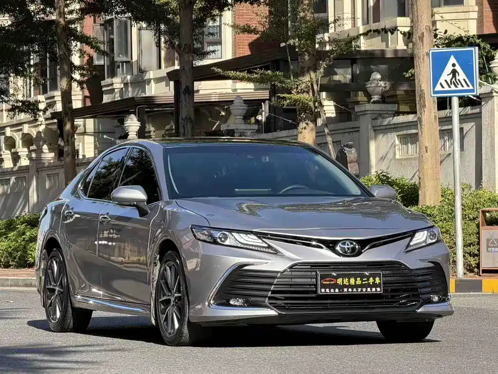 Toyota Camry 2023 — фото 2