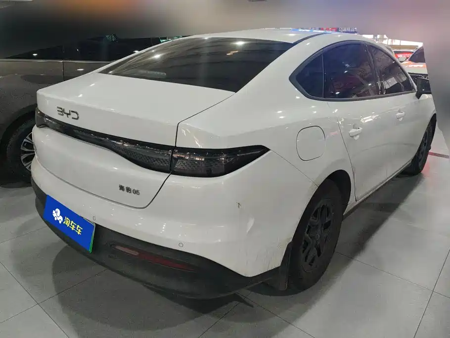 BYD Seal 05 DM-i 2025 — фото 3